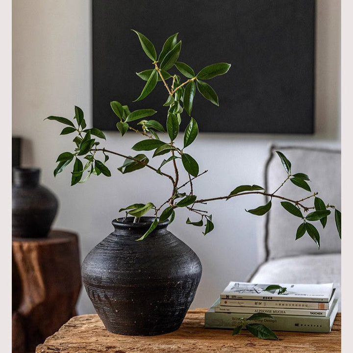 Large Dark Gray Terracotta & Concrete Outdoor Planter – Durable Modern Garden Pot, Available in 3 Sizes Sangria Uranus