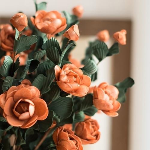 Handmade Red Rose Artificial Flower Stem – 25" Faux Foam Rose with 5 Blooms & Green Leaves Sangria Uranus